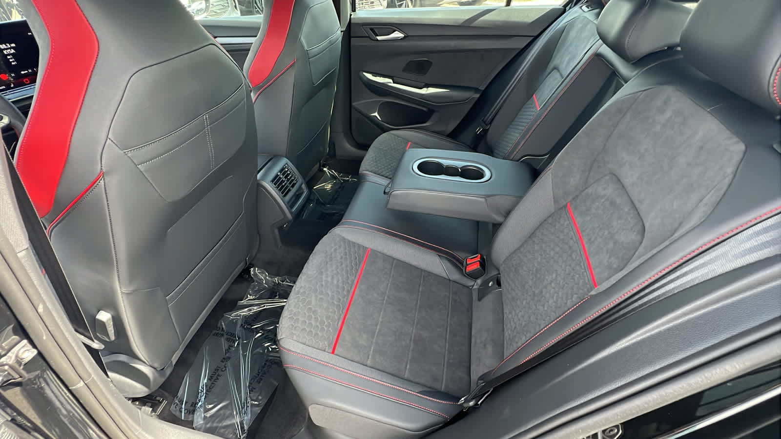 Thumbnail: 2025 Volkswagen Golf - 24