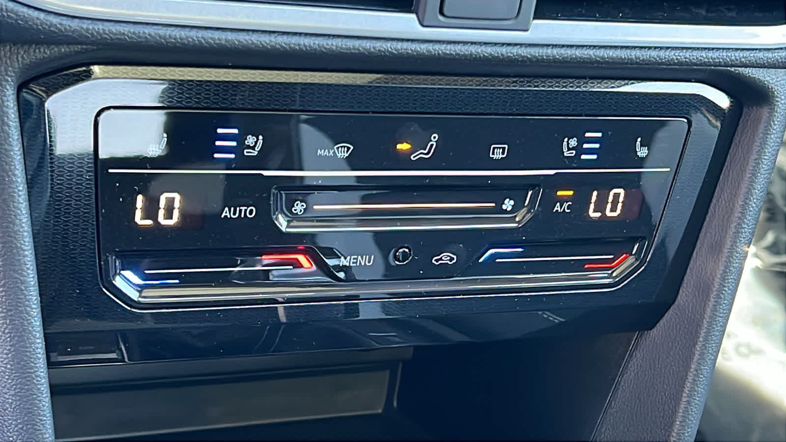 Thumbnail: 2025 Volkswagen Taos - 14