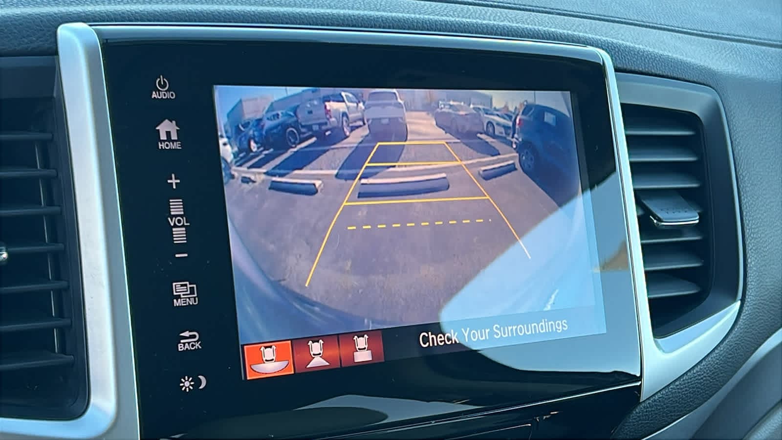 Thumbnail: 2017 Honda Pilot - 16