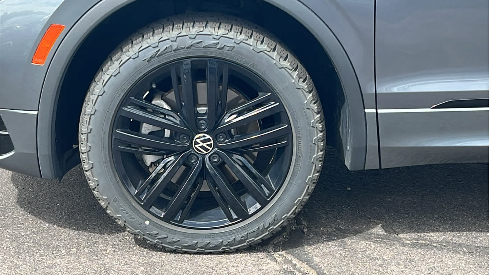 Thumbnail: 2022 Volkswagen Tiguan - 9