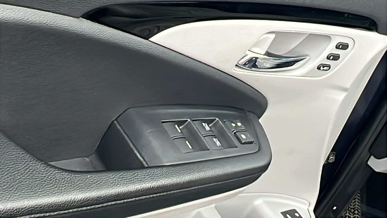 Thumbnail: 2019 Honda Pilot - 22