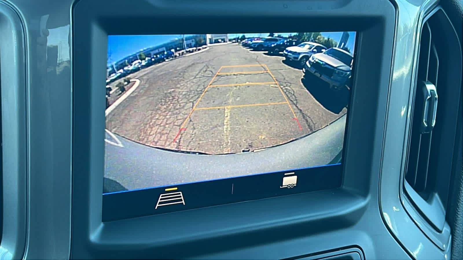 Thumbnail: 2020 Chevrolet Silverado 1500 - 16