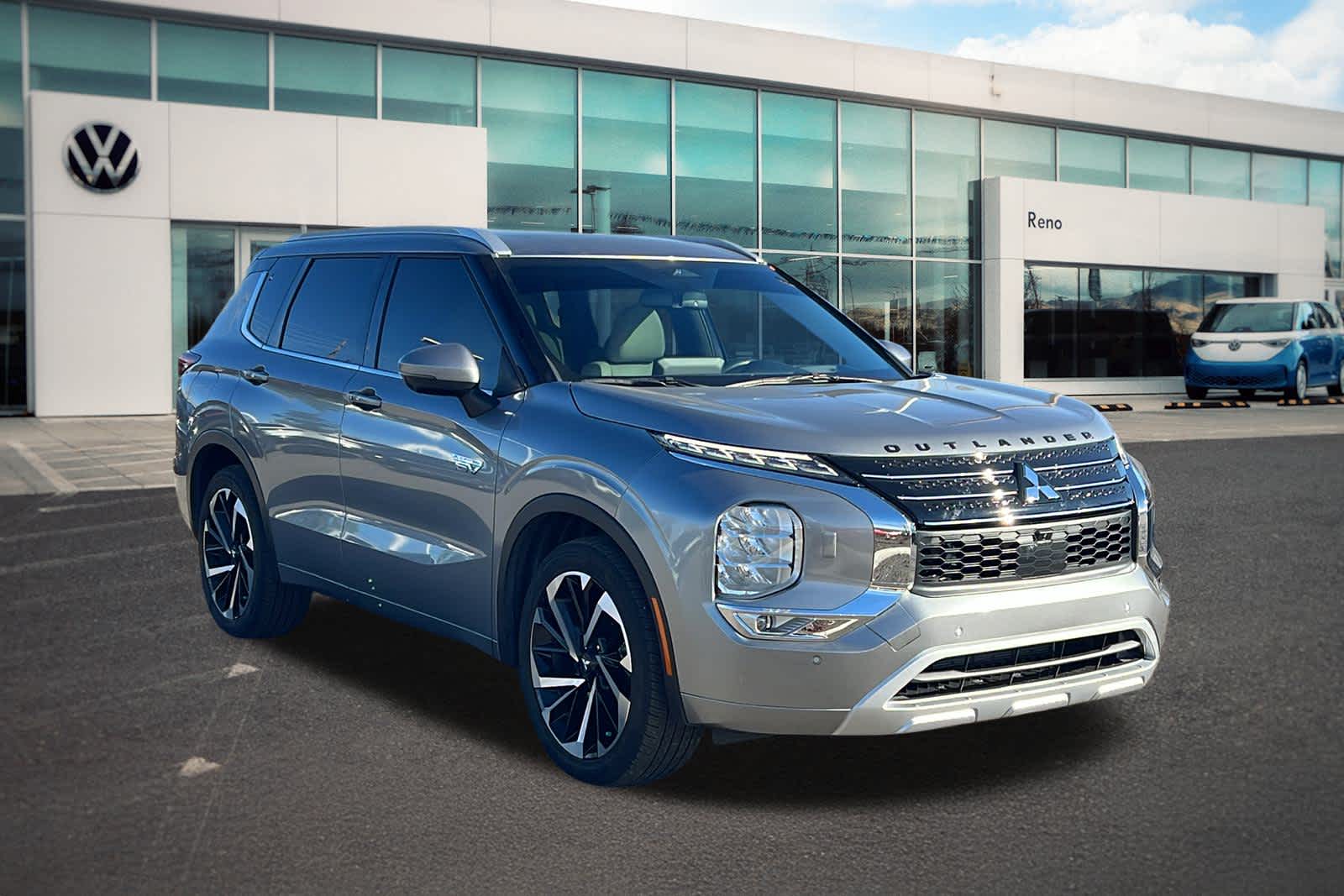 Thumbnail: 2023 Mitsubishi Outlander - 3