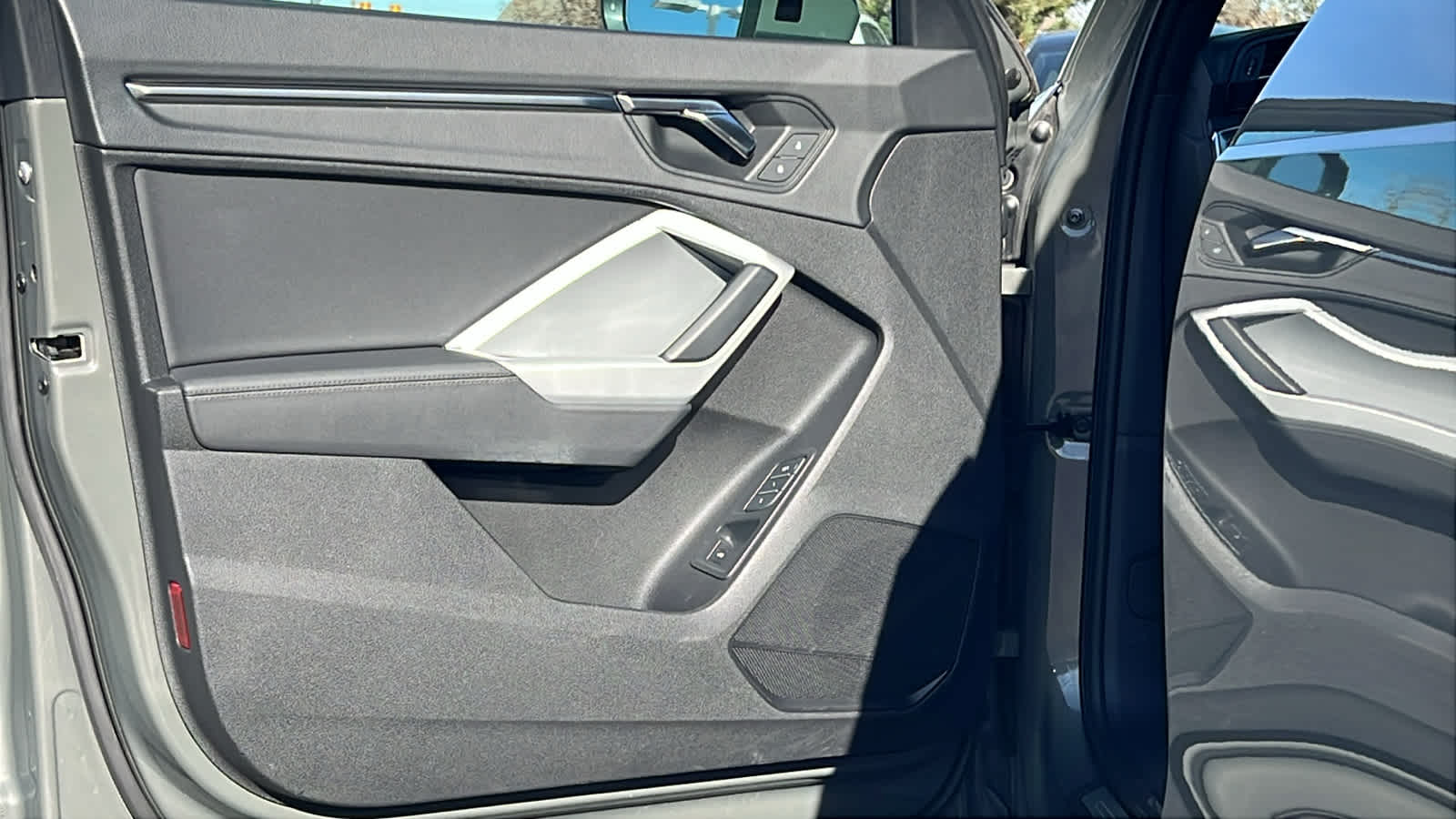 Thumbnail: 2023 Audi Q3 - 23