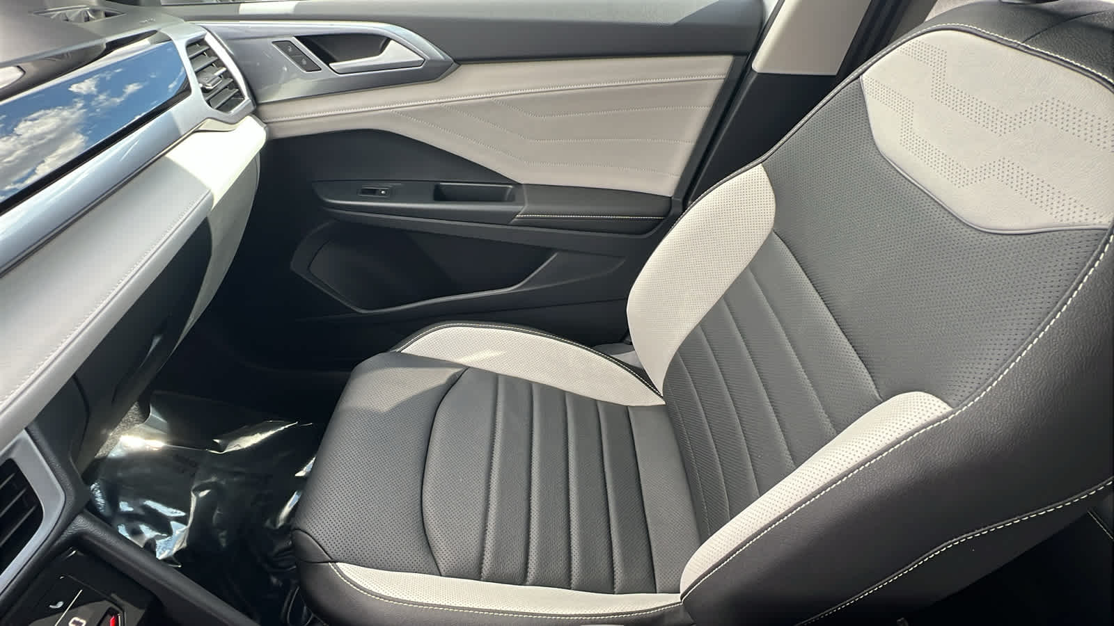 Thumbnail: 2026 Volkswagen Taos - 12