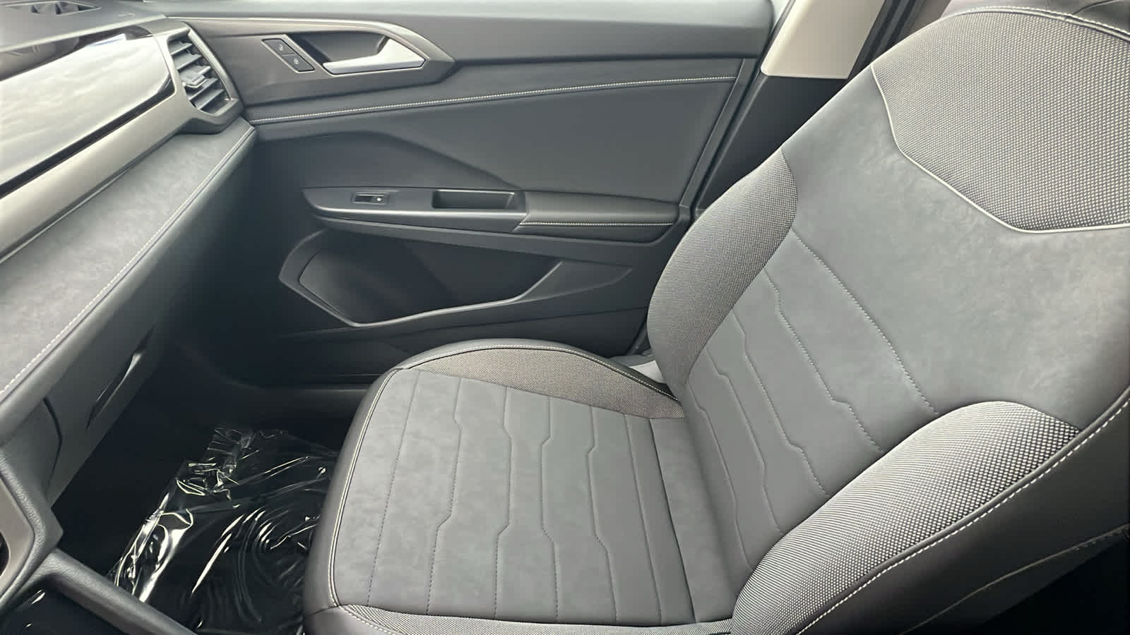 Thumbnail: 2025 Volkswagen Taos - 12