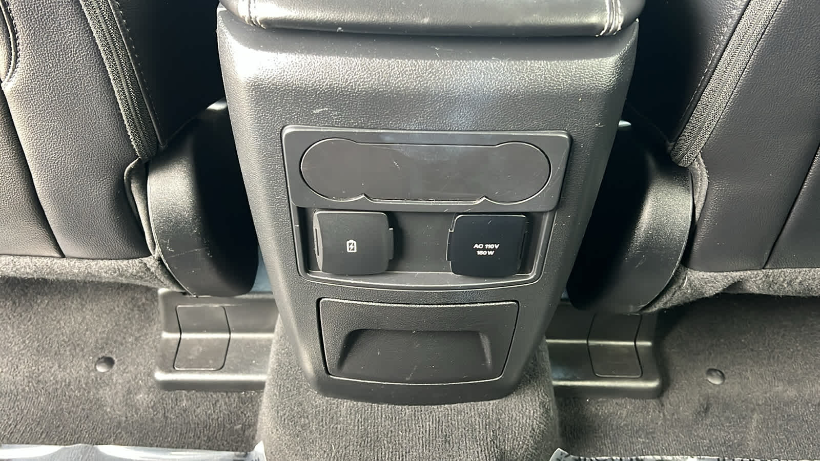 Thumbnail: 2022 Ford Explorer - 25