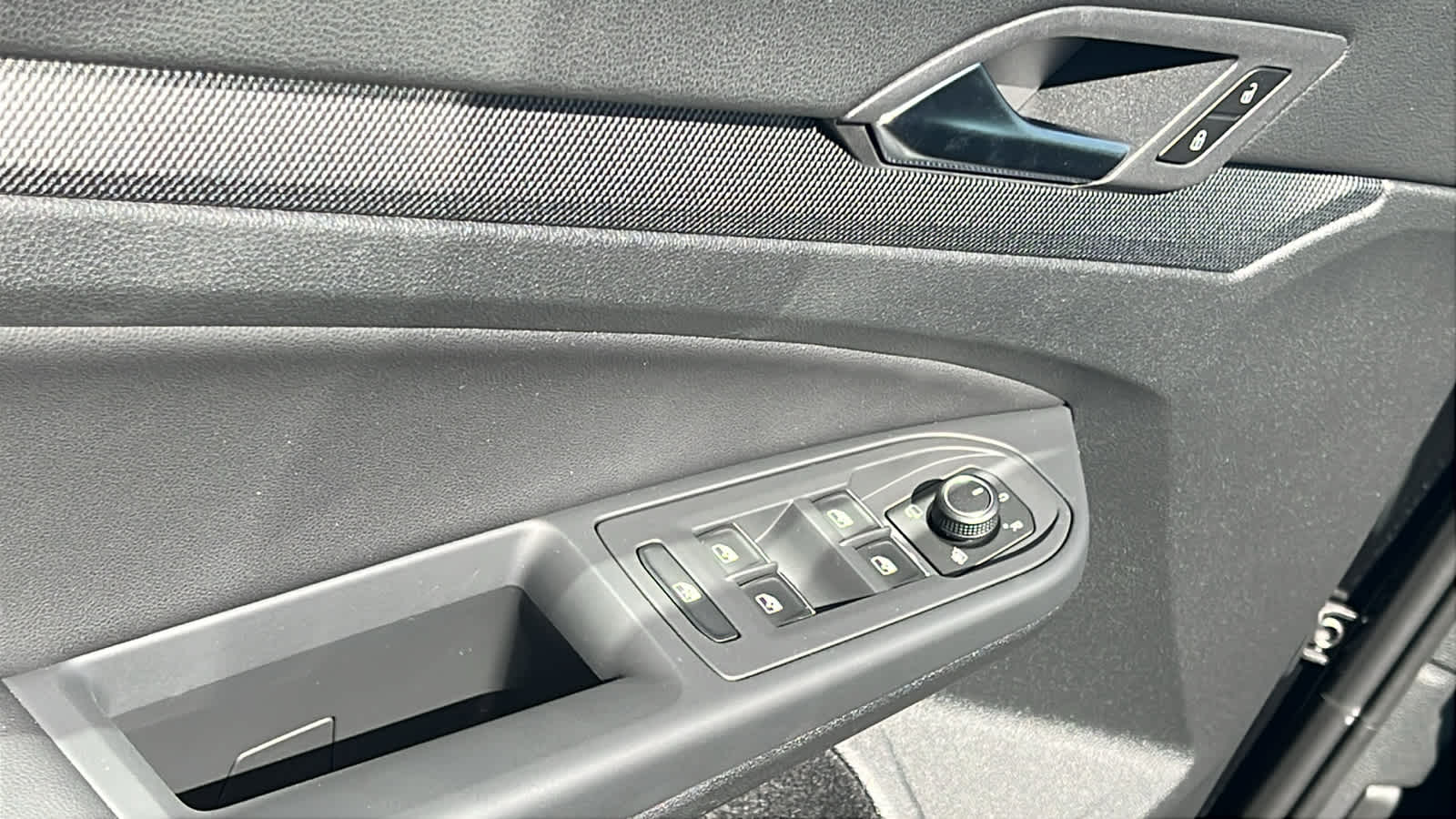 Thumbnail: 2025 Volkswagen Golf - 22