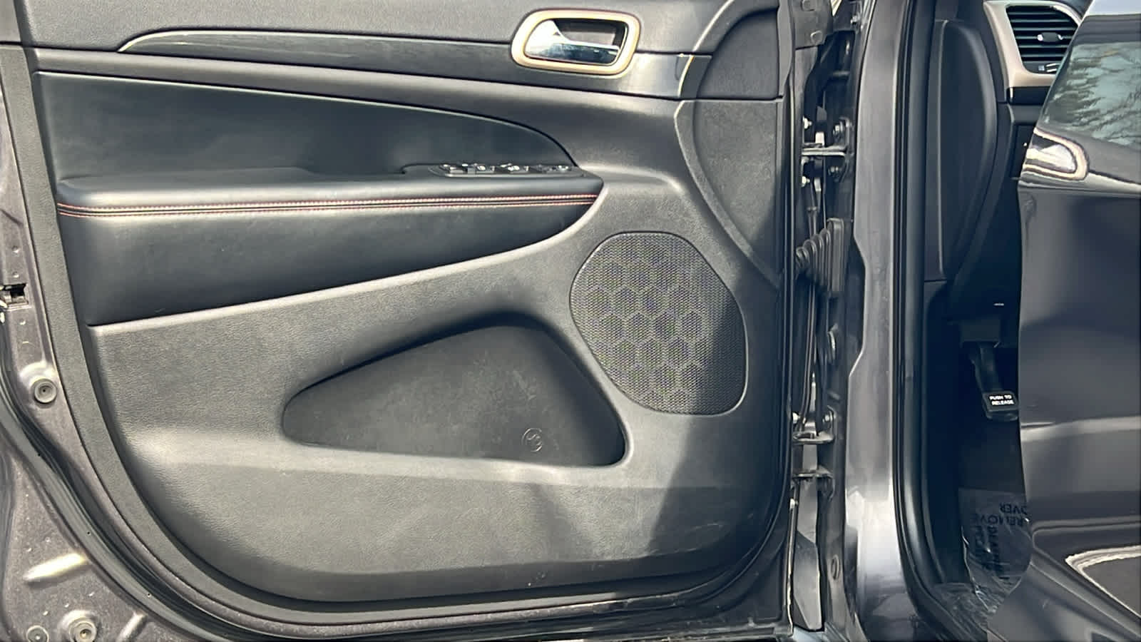 Thumbnail: 2017 Jeep Grand Cherokee - 23