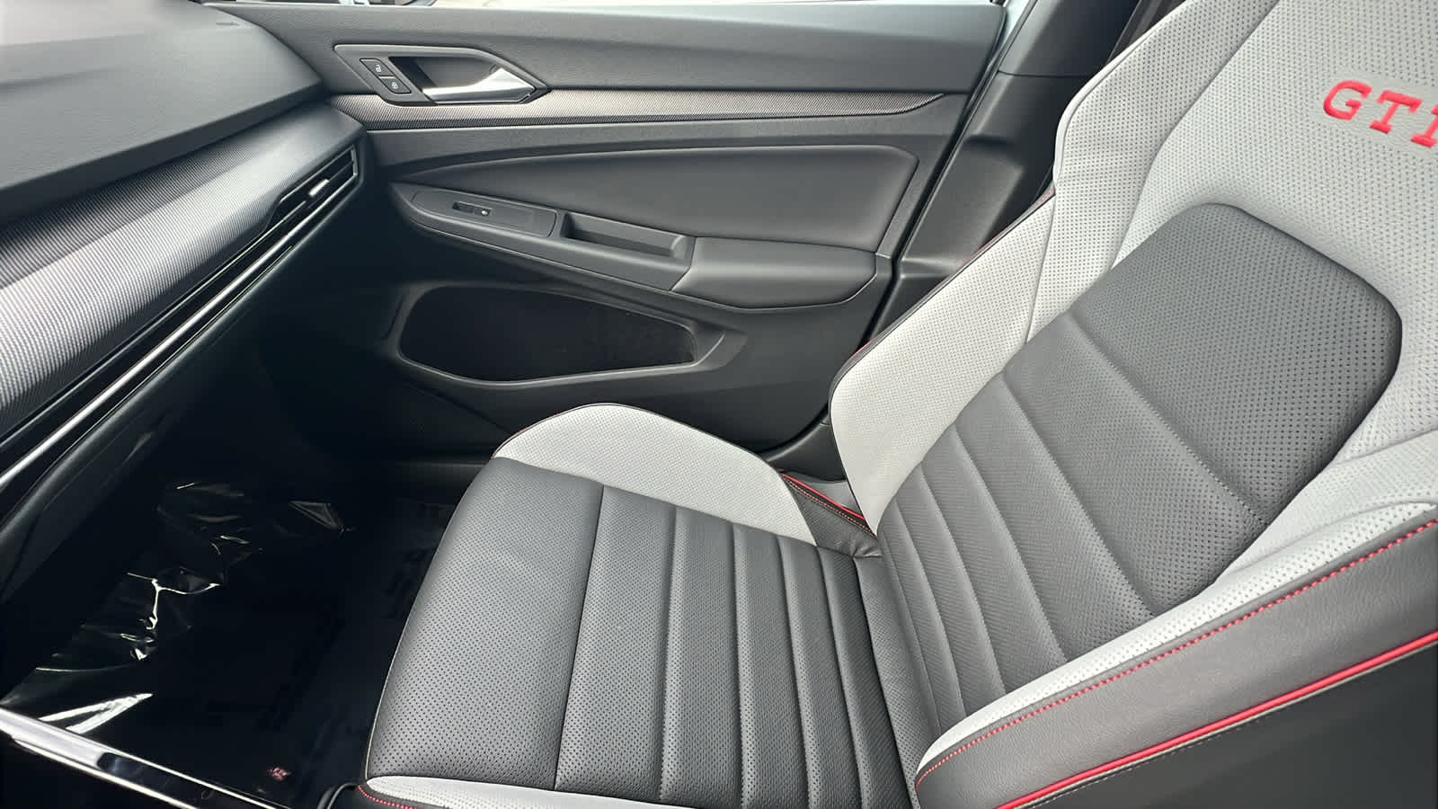 Thumbnail: 2025 Volkswagen Golf - 12