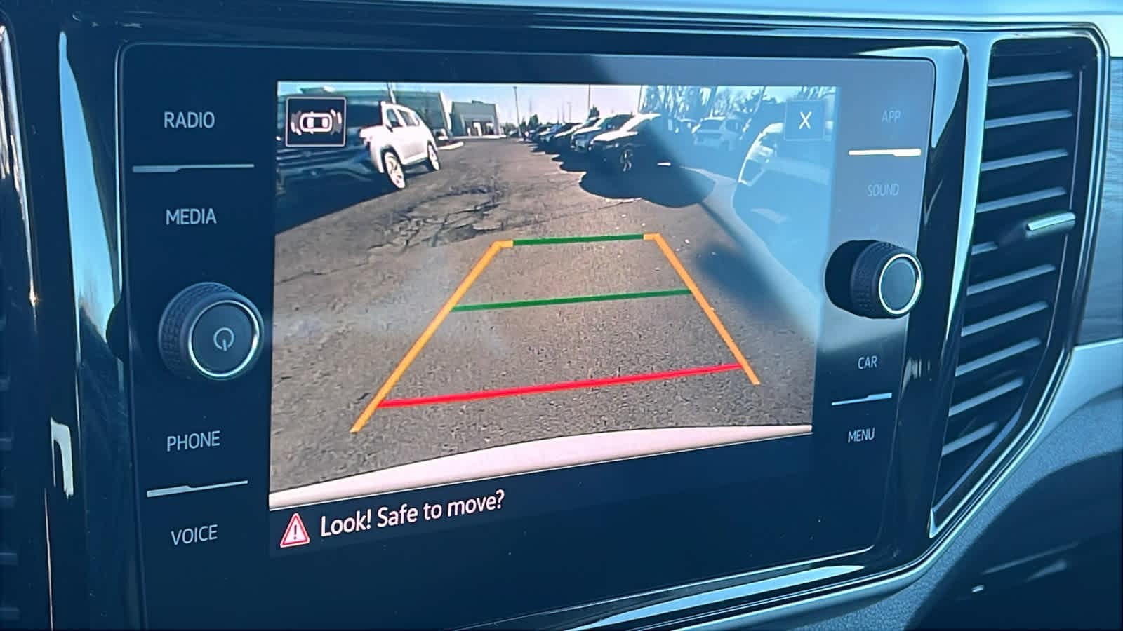 Thumbnail: 2022 Volkswagen Atlas - 16