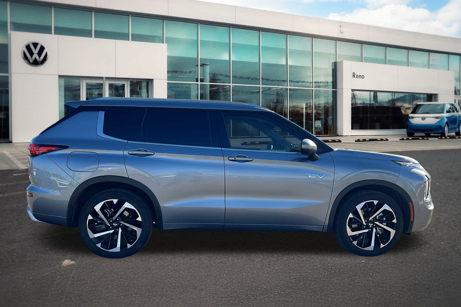 Thumbnail: 2023 Mitsubishi Outlander - 4
