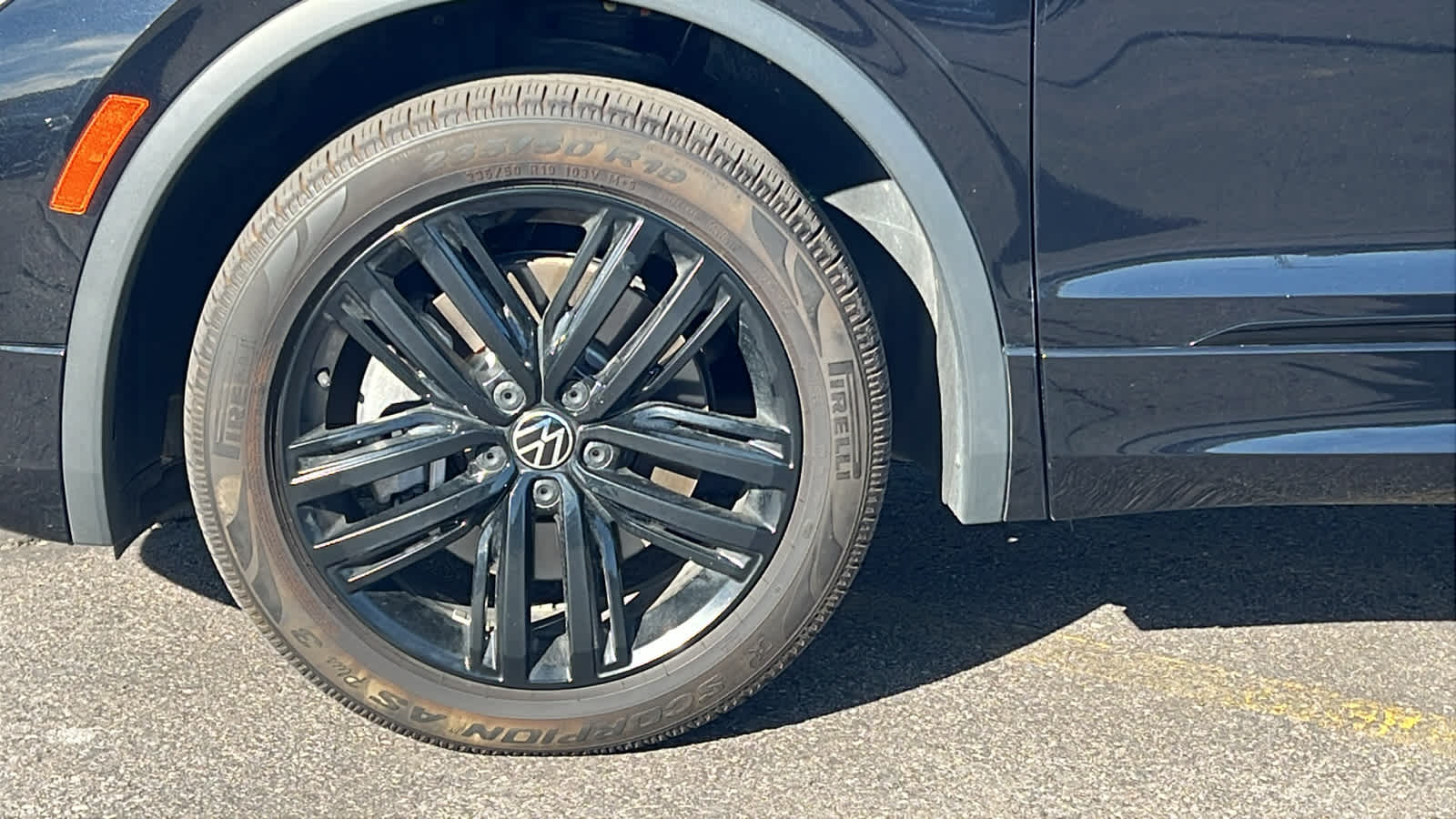 Thumbnail: 2022 Volkswagen Tiguan - 9