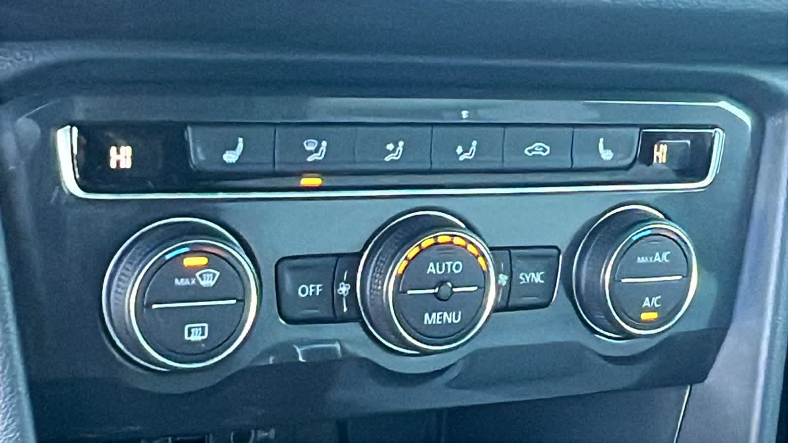 Thumbnail: 2020 Volkswagen Tiguan - 14