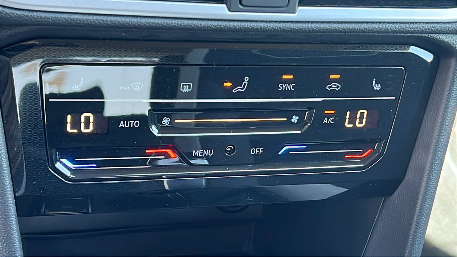 Thumbnail: 2025 Volkswagen Taos - 14