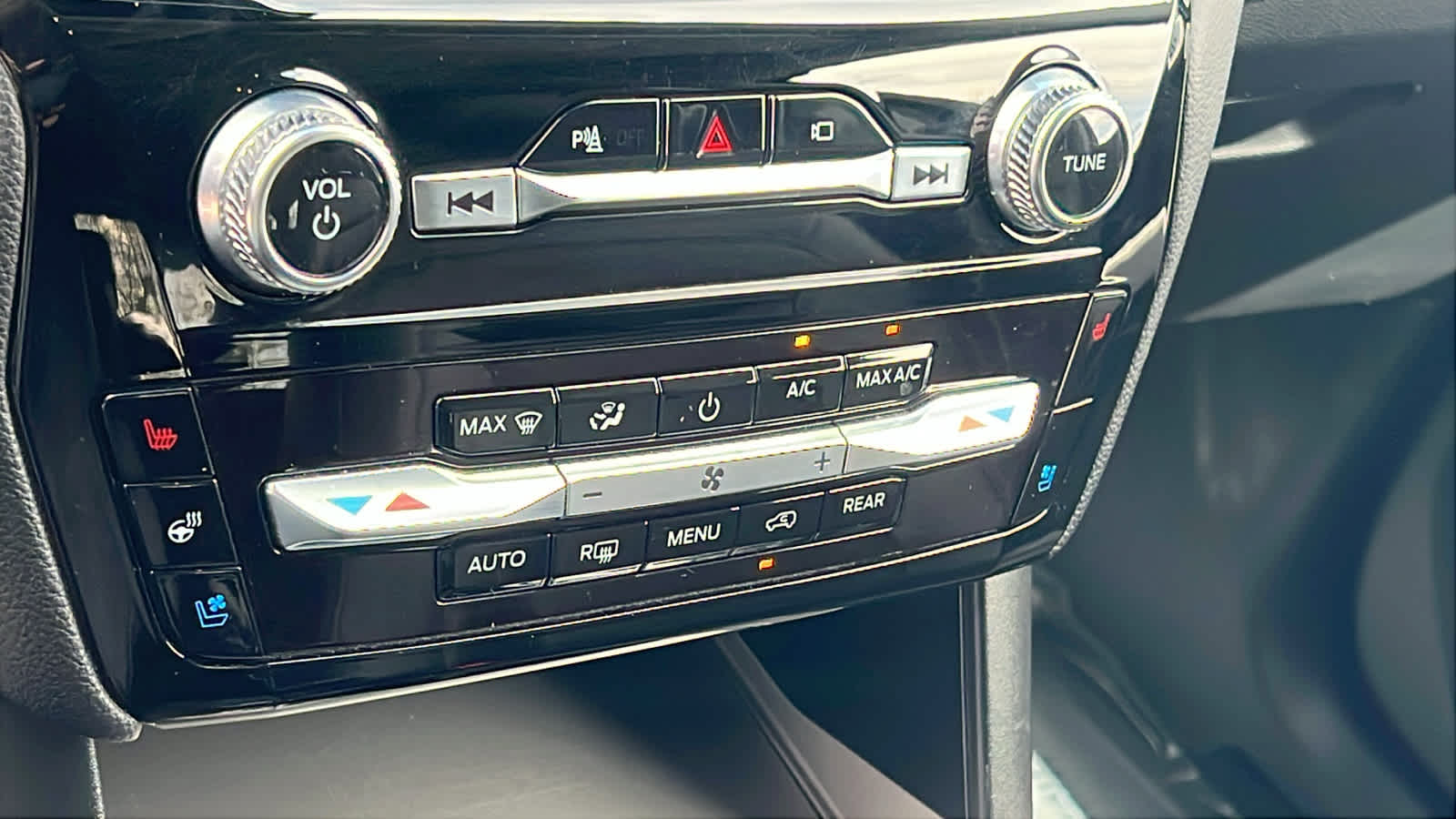 Thumbnail: 2022 Ford Explorer - 14