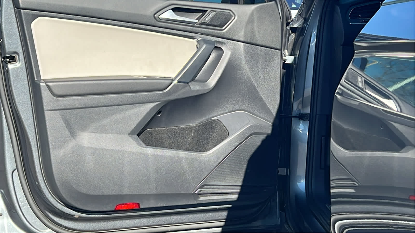 Thumbnail: 2020 Volkswagen Tiguan - 23