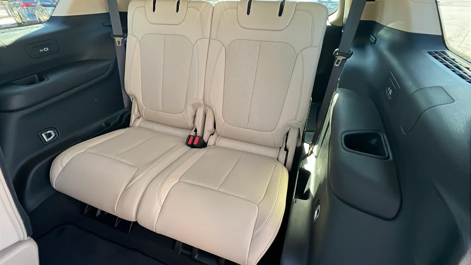 Thumbnail: 2022 Jeep Grand Cherokee - 31