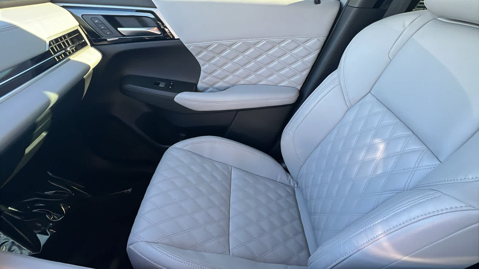 Thumbnail: 2023 Mitsubishi Outlander - 12