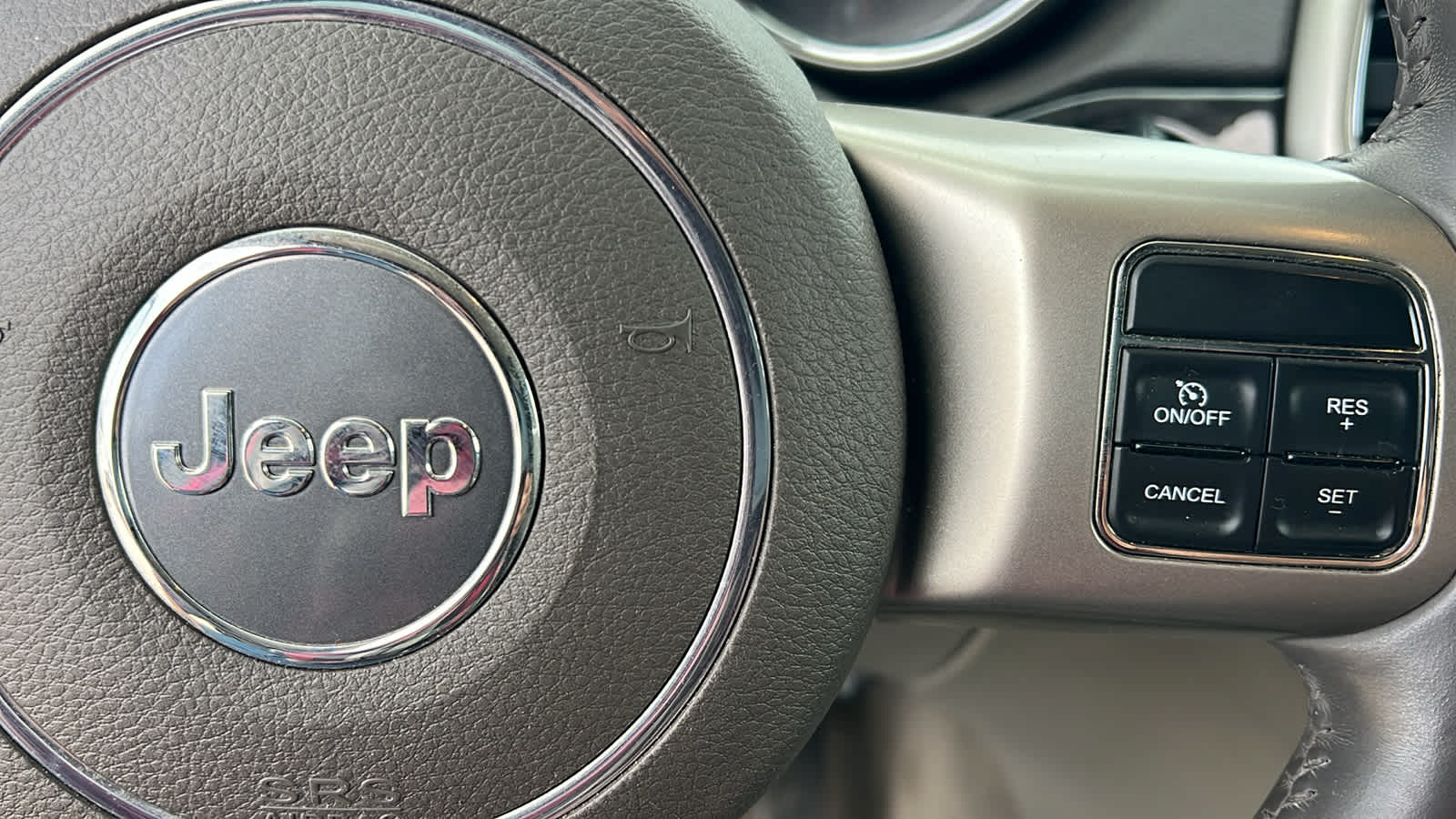 Thumbnail: 2012 Jeep Grand Cherokee - 19