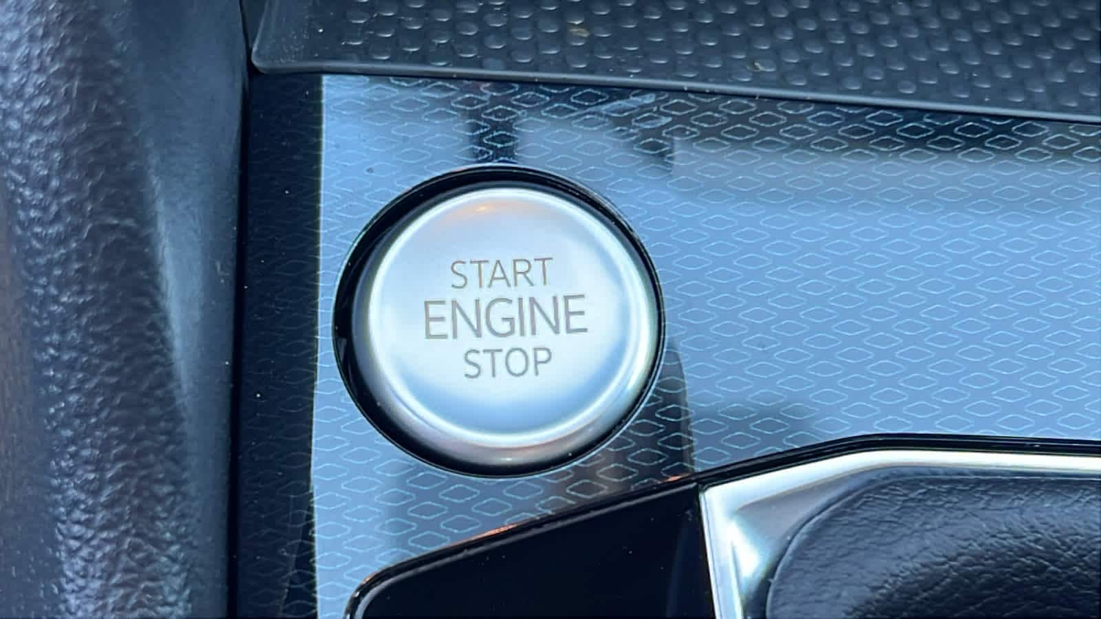 Thumbnail: 2025 Volkswagen Taos - 17