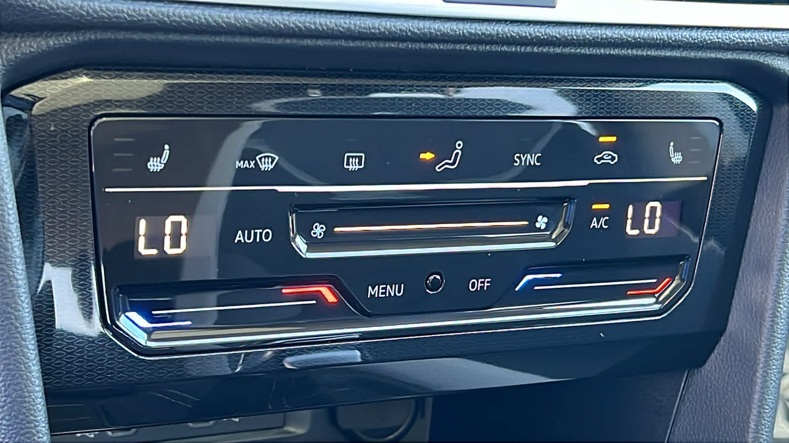 Thumbnail: 2025 Volkswagen Taos - 14