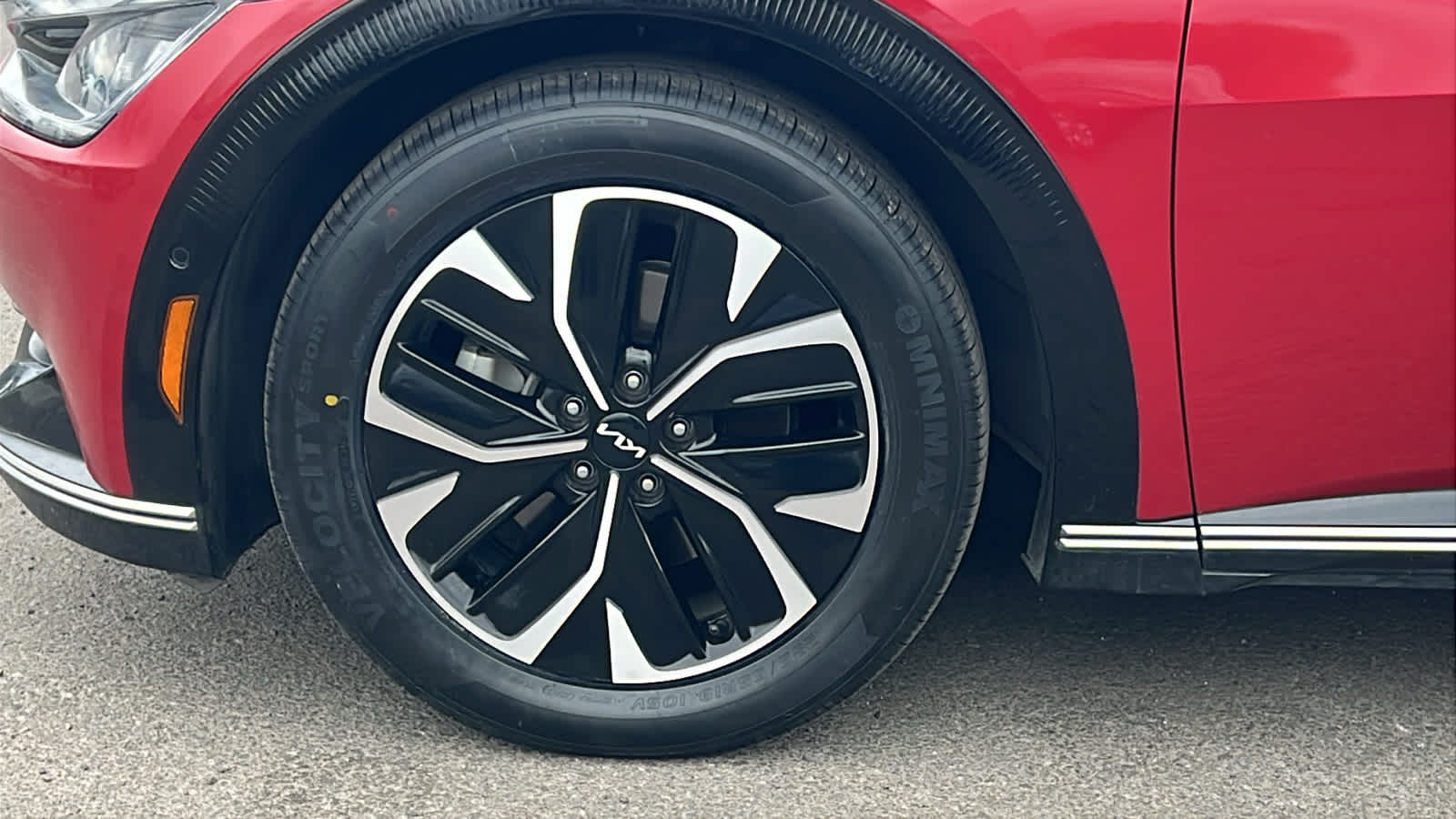 Thumbnail: 2022 Kia EV6 - 9