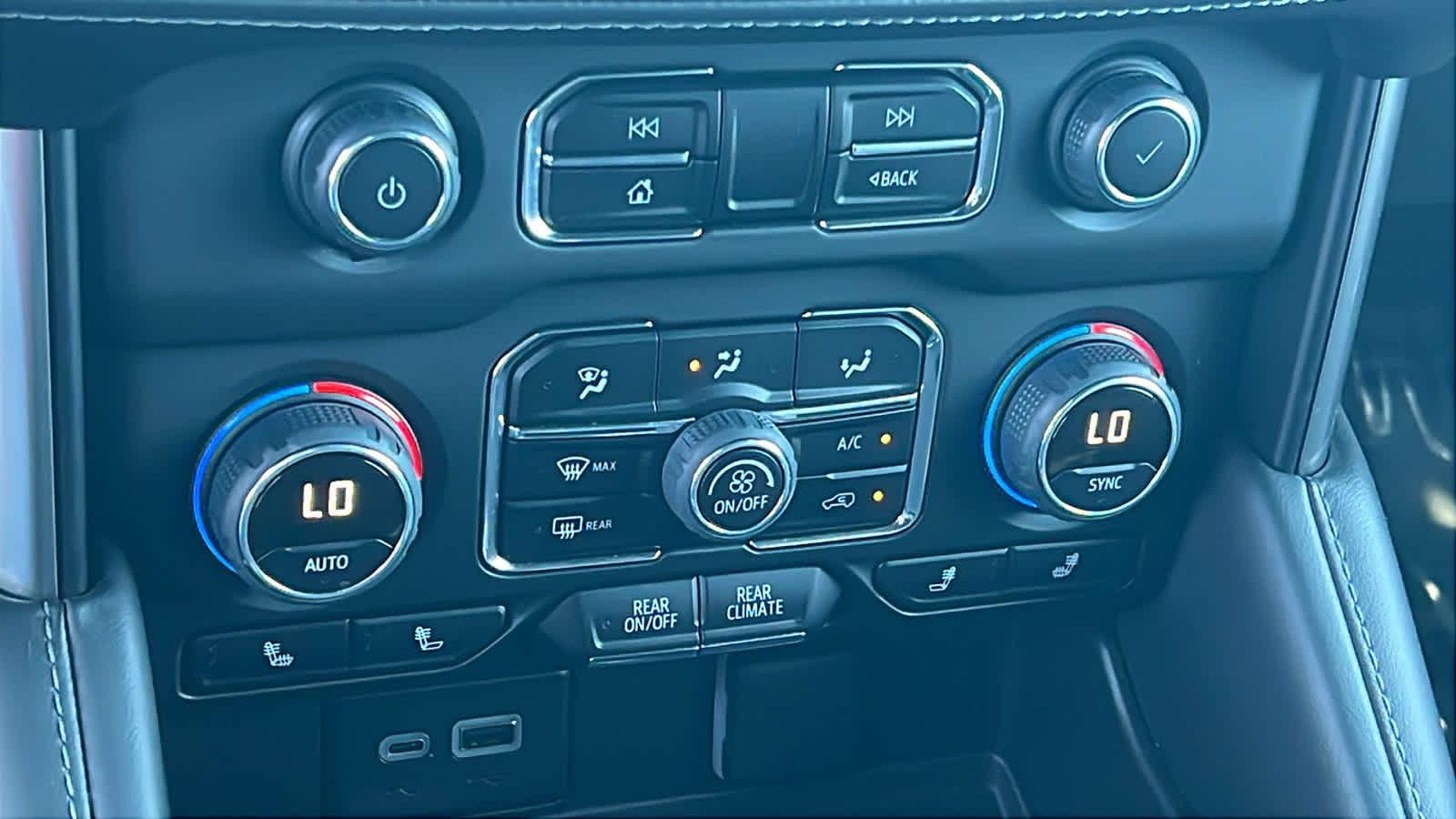 Thumbnail: 2023 Chevrolet Tahoe - 14