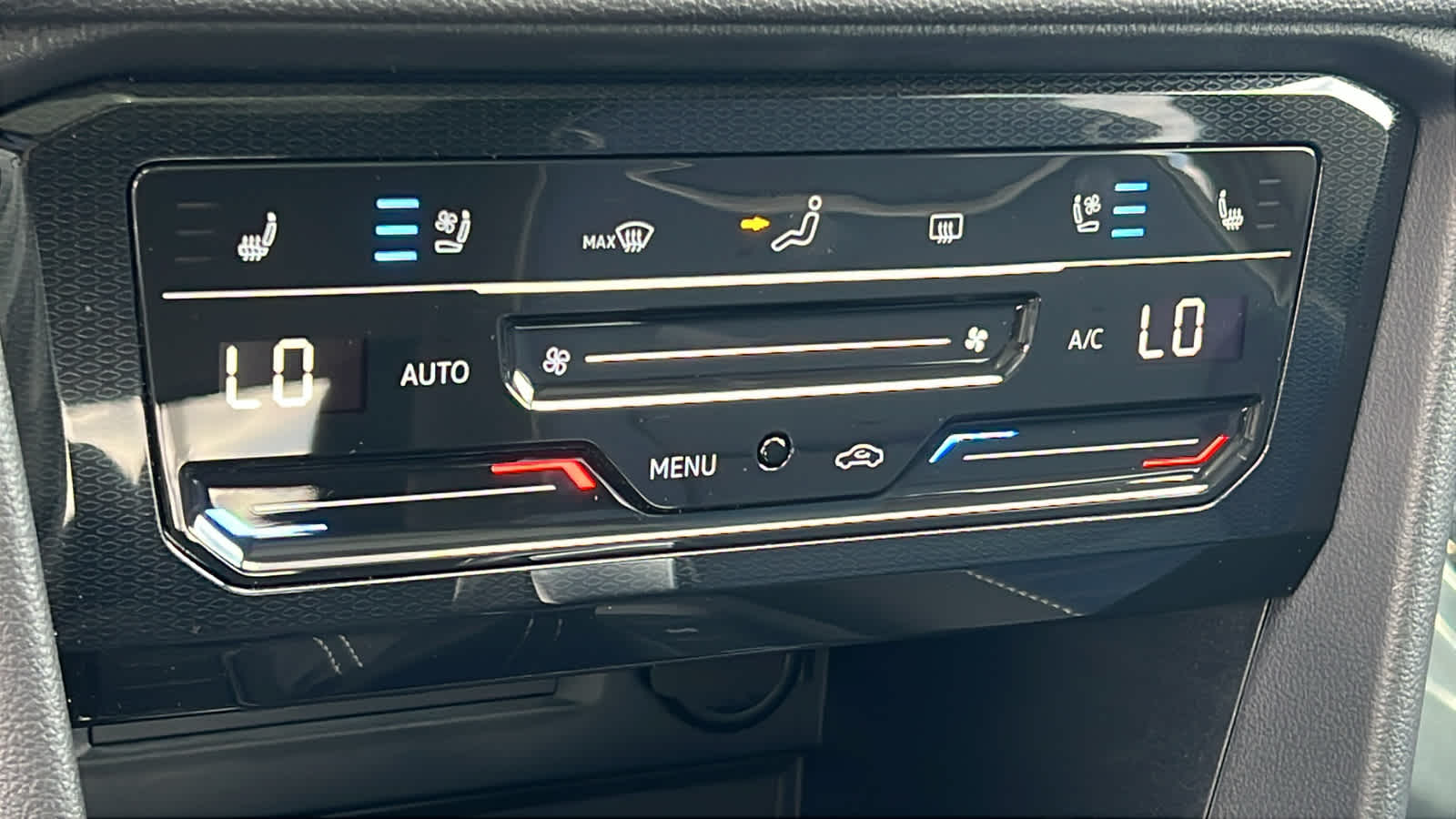 Thumbnail: 2025 Volkswagen Taos - 14