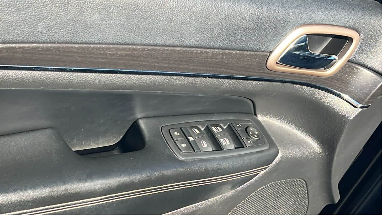 Thumbnail: 2016 Jeep Grand Cherokee - 22