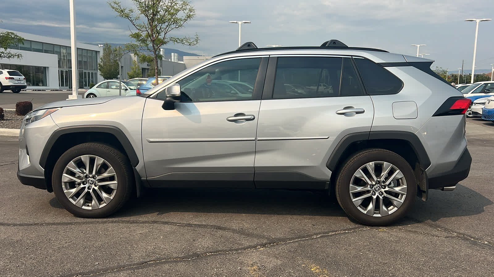 Thumbnail: 2023 Toyota RAV4 - 8