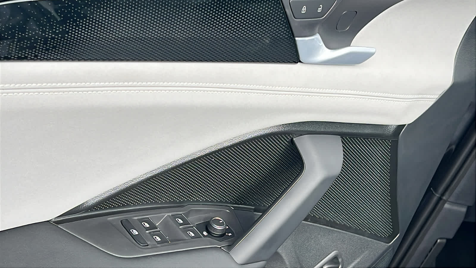 Thumbnail: 2025 Volkswagen Tiguan - 22