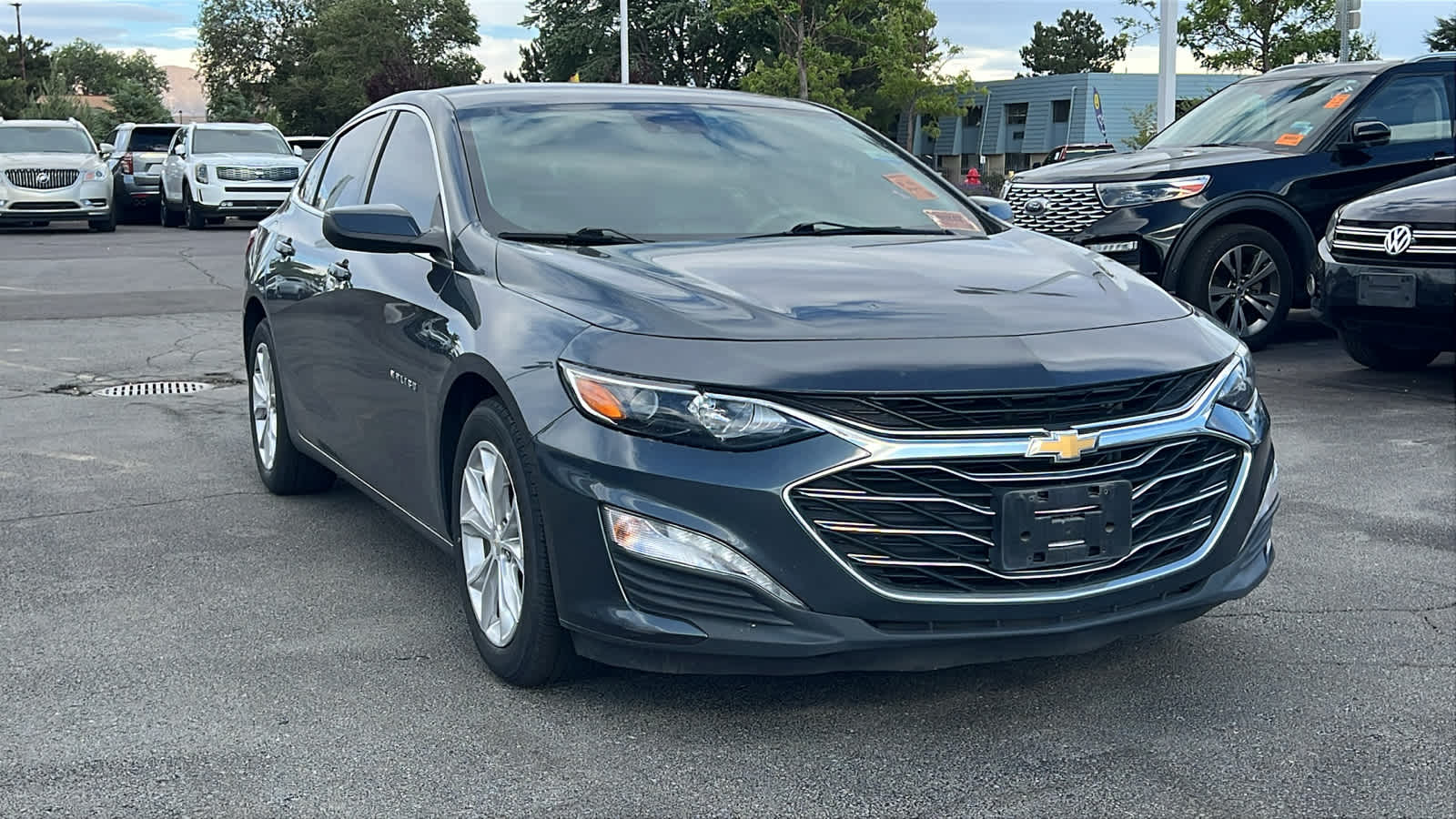 Thumbnail: 2020 Chevrolet Malibu - 3