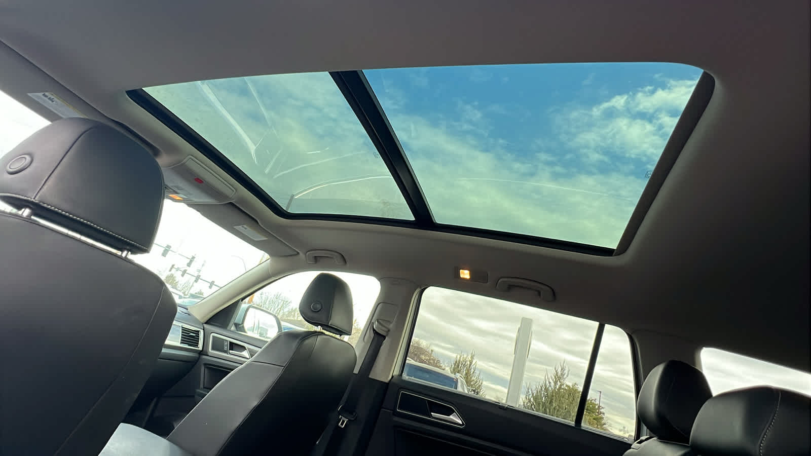 Thumbnail: 2018 Volkswagen Atlas - 31