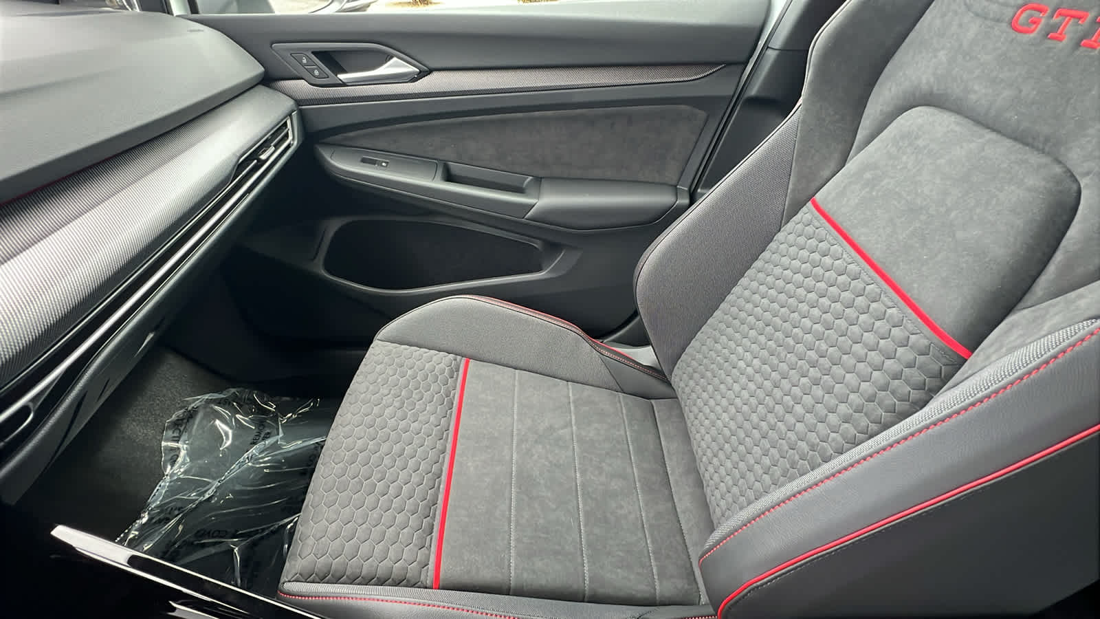 Thumbnail: 2025 Volkswagen Golf - 13