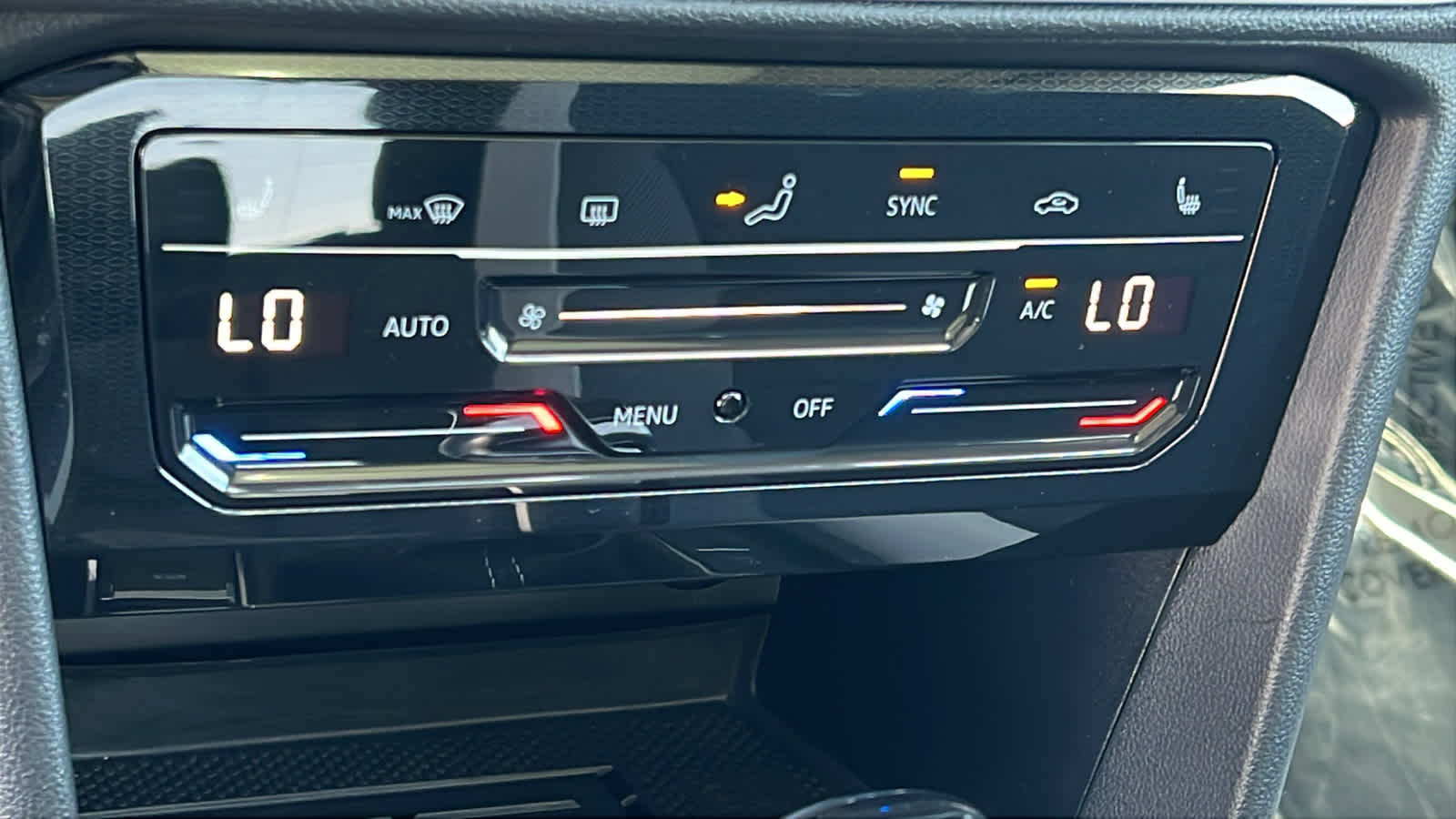 Thumbnail: 2025 Volkswagen Taos - 14