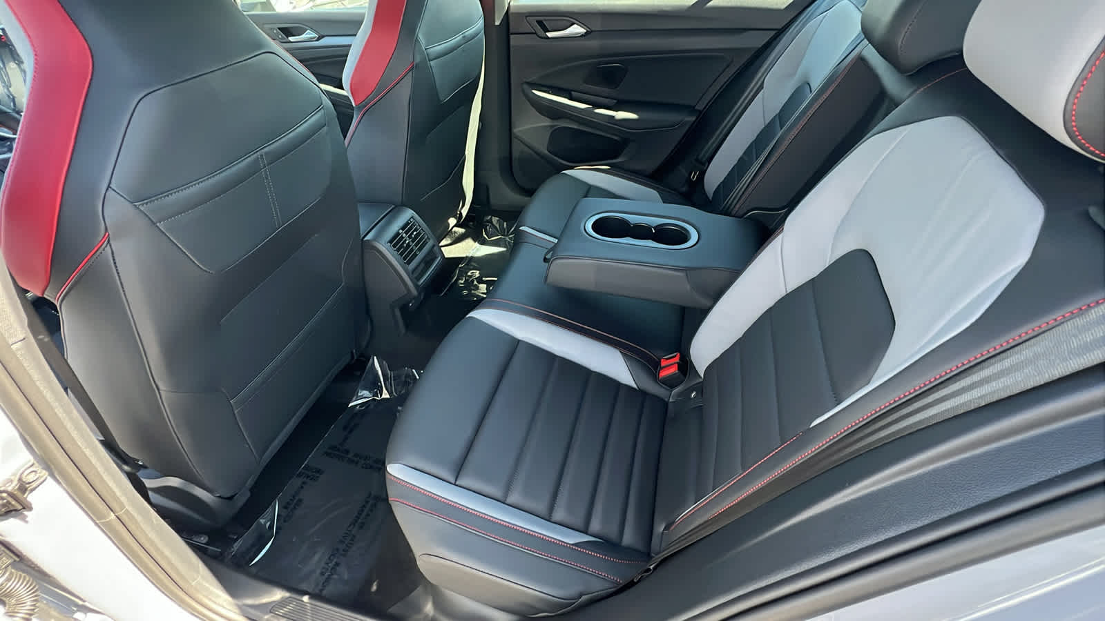 Thumbnail: 2025 Volkswagen Golf - 24