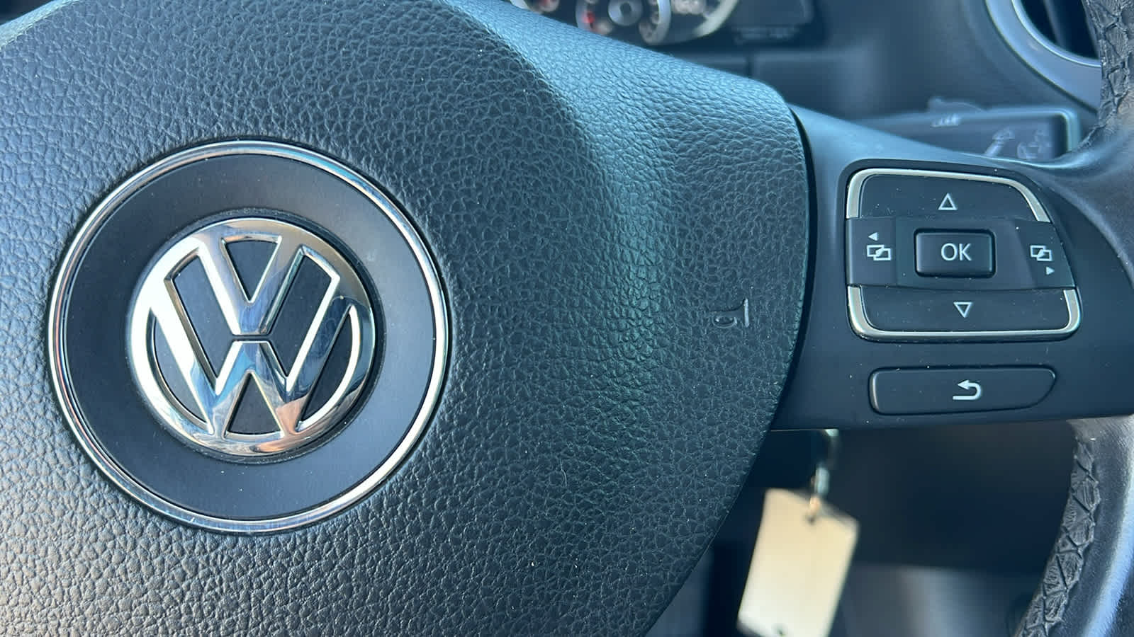 Thumbnail: 2013 Volkswagen Tiguan - 19