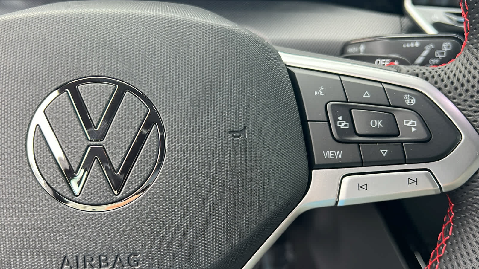 Thumbnail: 2025 Volkswagen Golf - 20