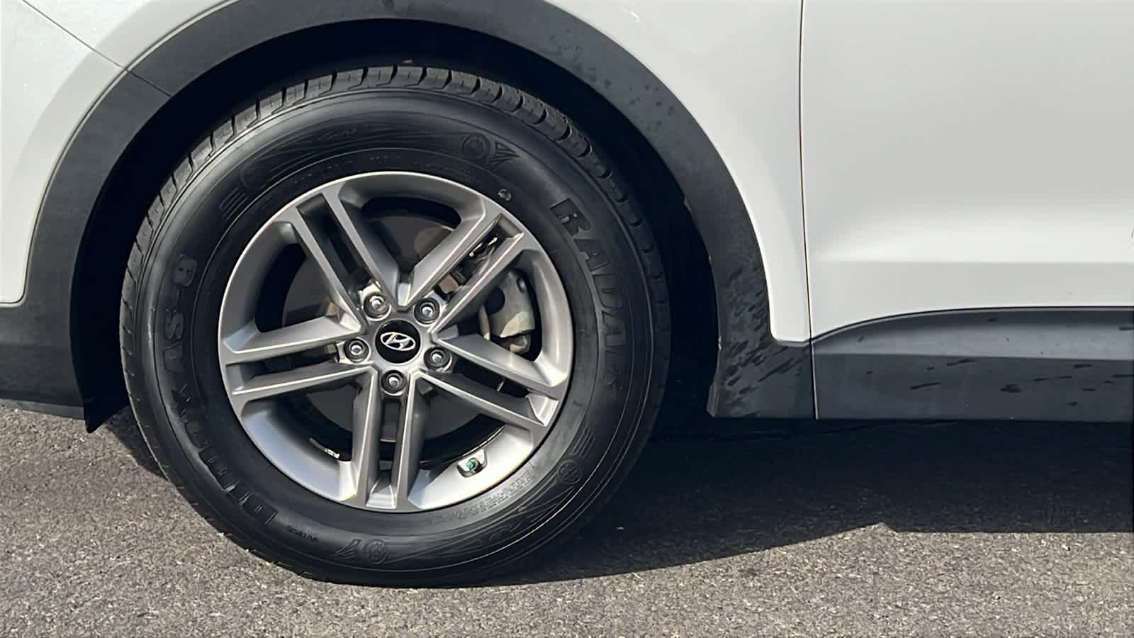 Thumbnail: 2017 Hyundai Santa Fe - 9