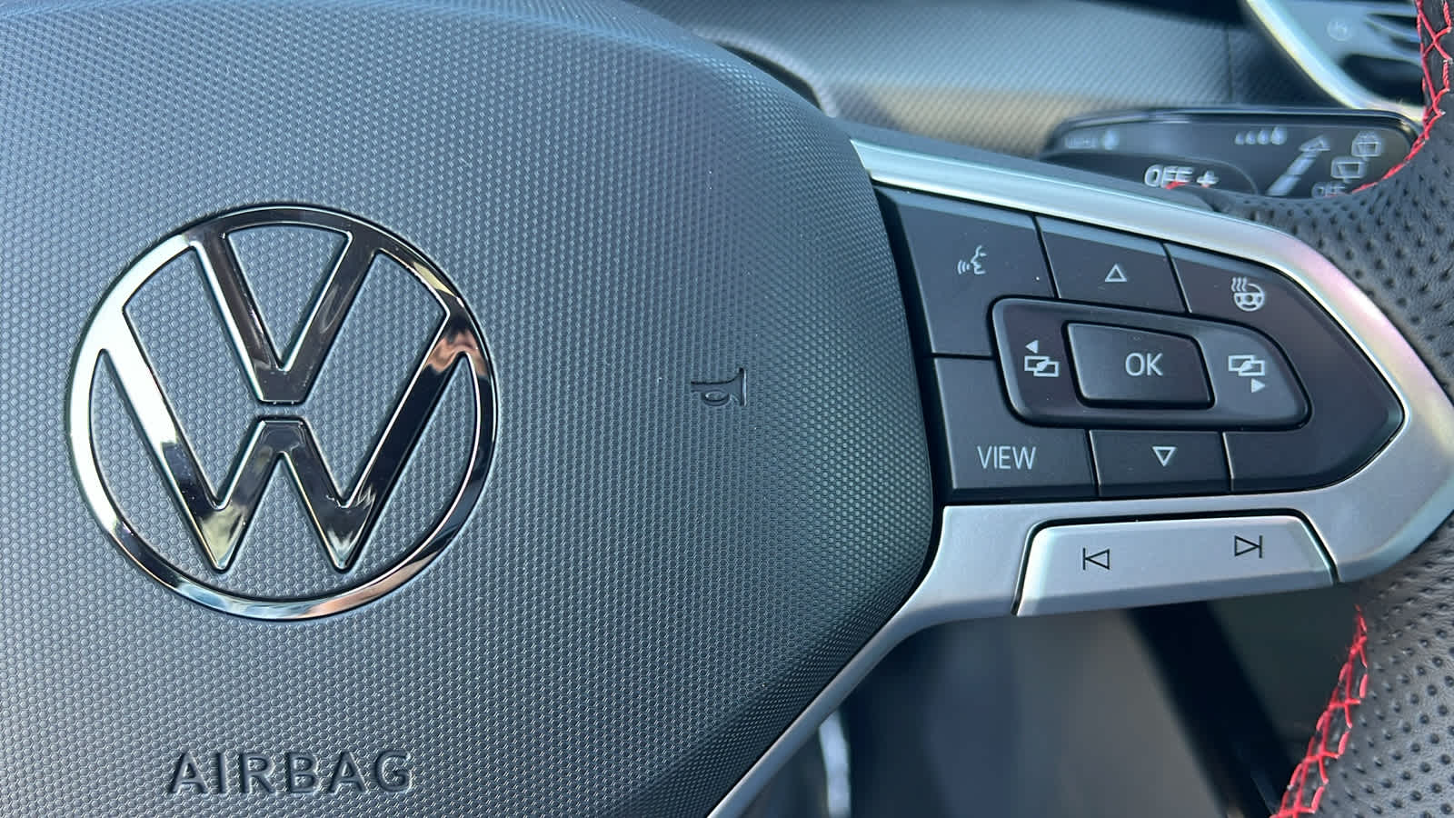 Thumbnail: 2025 Volkswagen Golf - 20