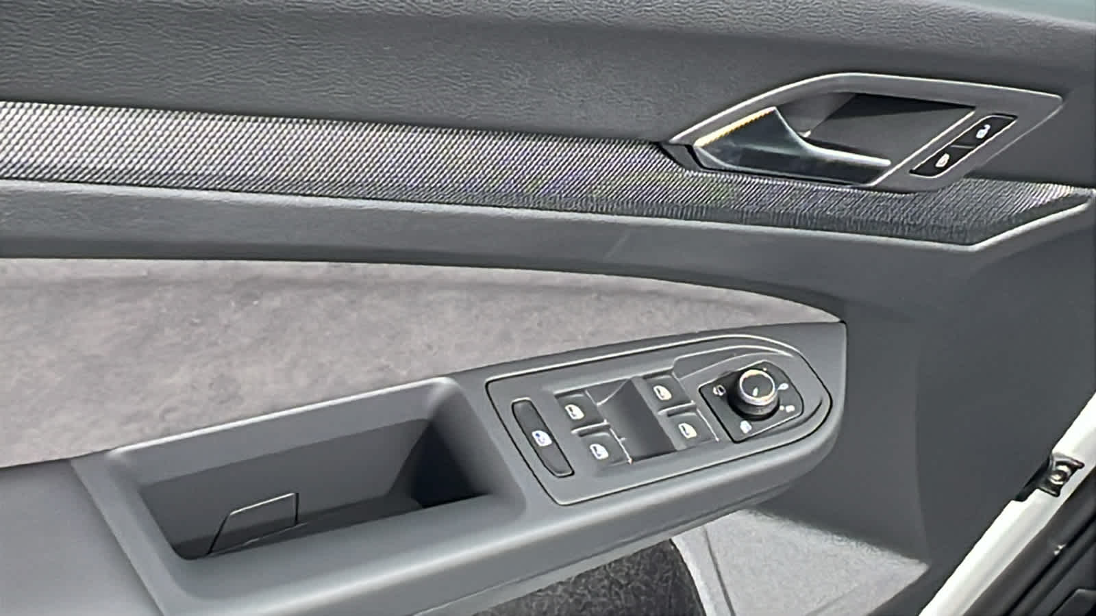 Thumbnail: 2025 Volkswagen Golf - 22