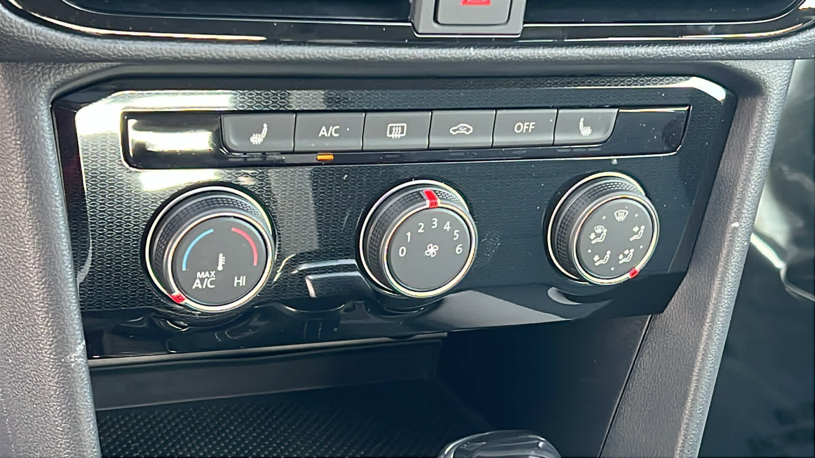 Thumbnail: 2026 Volkswagen Taos - 14