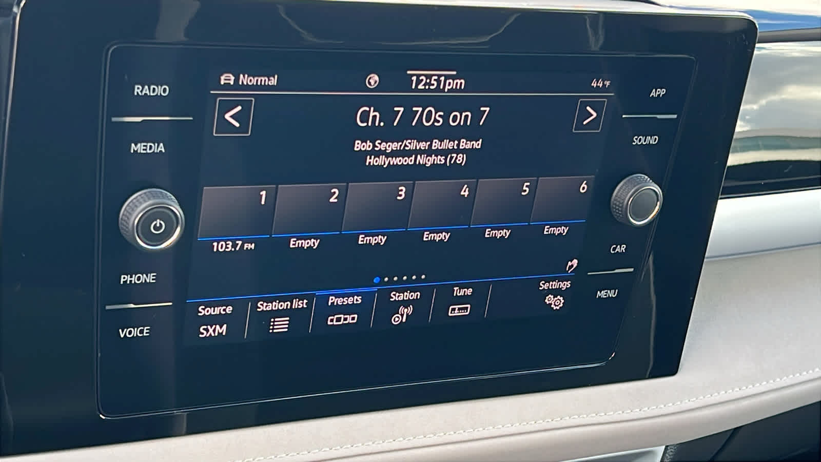 Thumbnail: 2025 Volkswagen Taos - 15