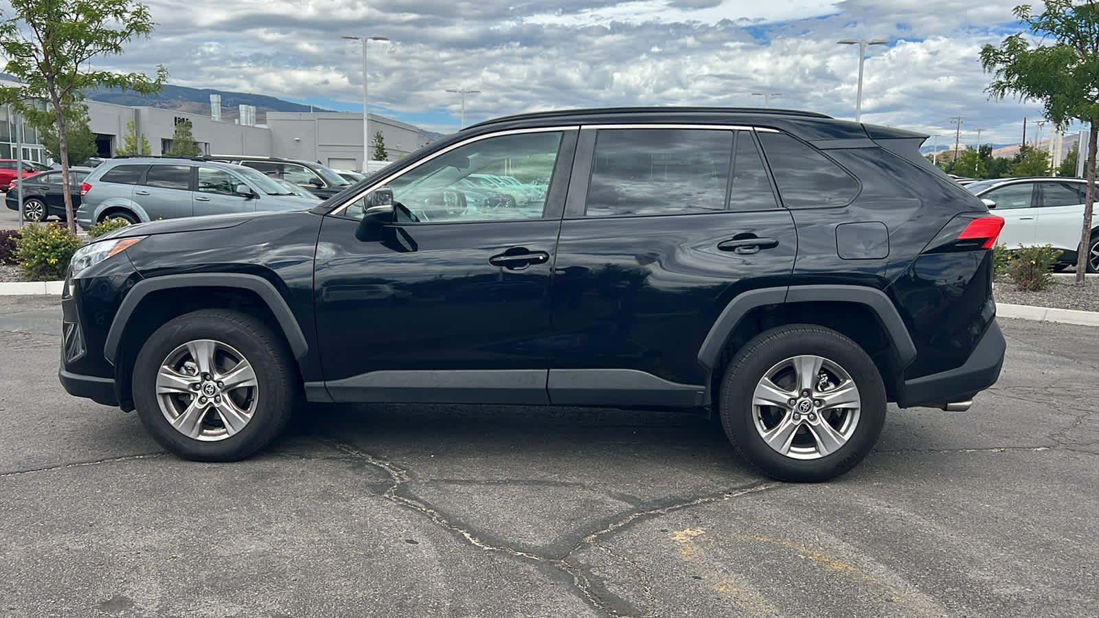 Thumbnail: 2022 Toyota RAV4 - 8