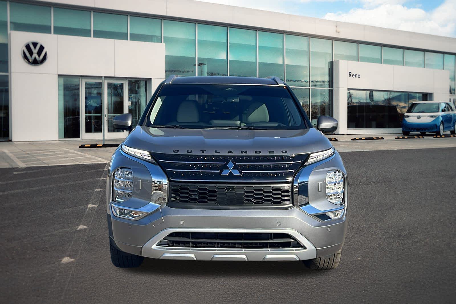 Thumbnail: 2023 Mitsubishi Outlander - 2