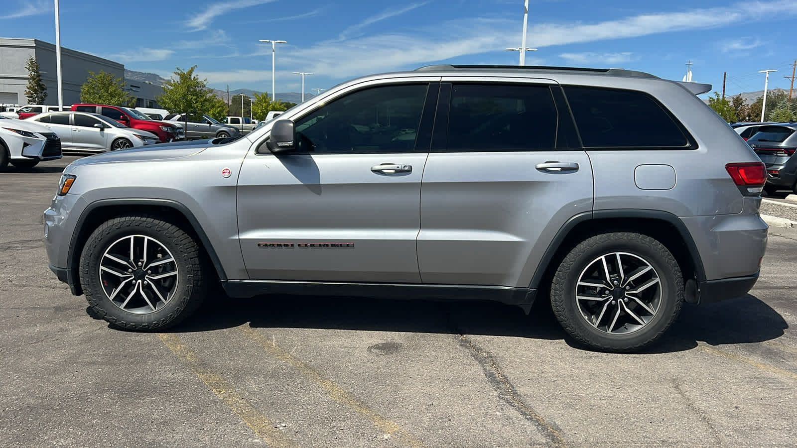 Thumbnail: 2020 Jeep Grand Cherokee - 8