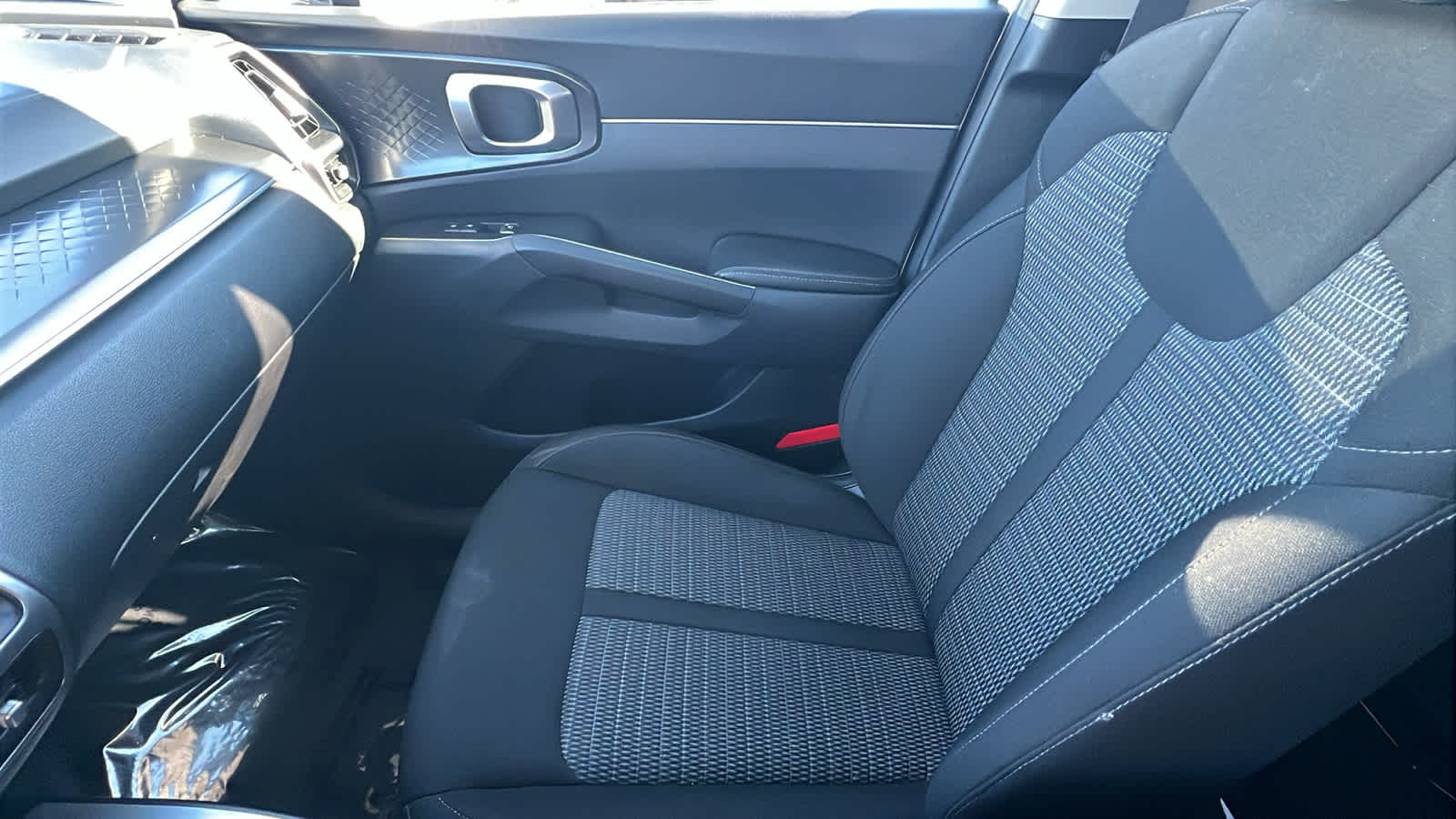 Thumbnail: 2022 Kia Sorento - 12