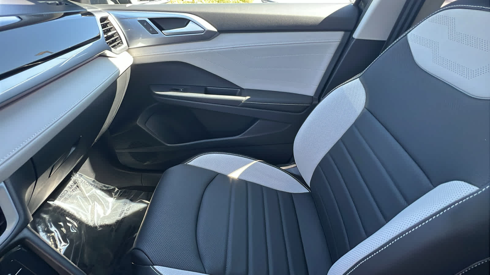 Thumbnail: 2025 Volkswagen Taos - 12