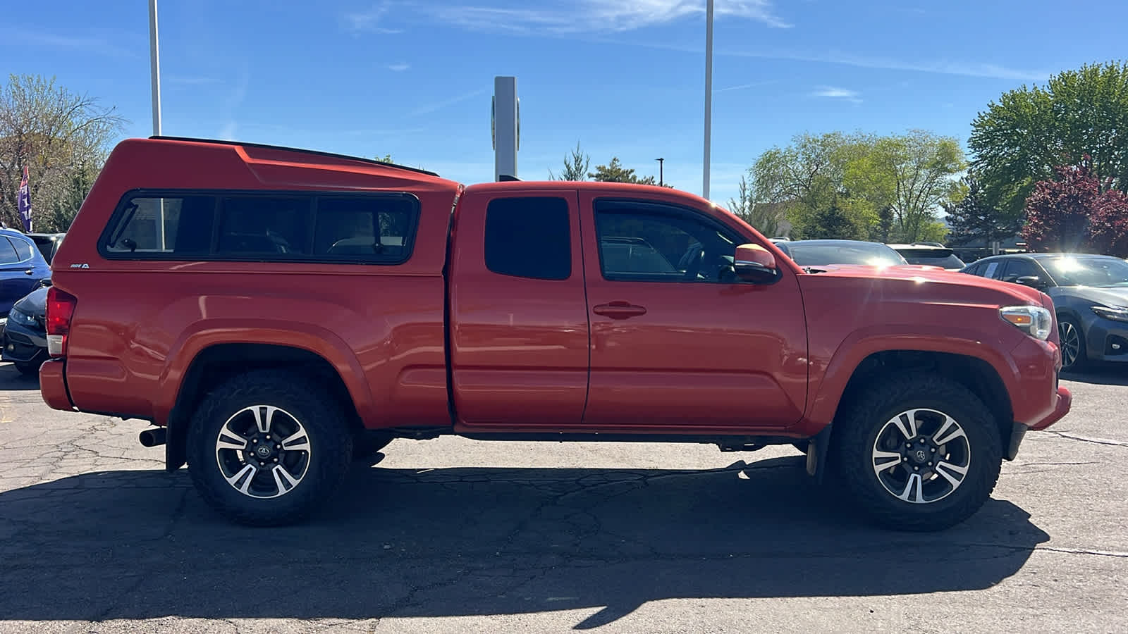 Thumbnail: 2016 Toyota Tacoma - 4